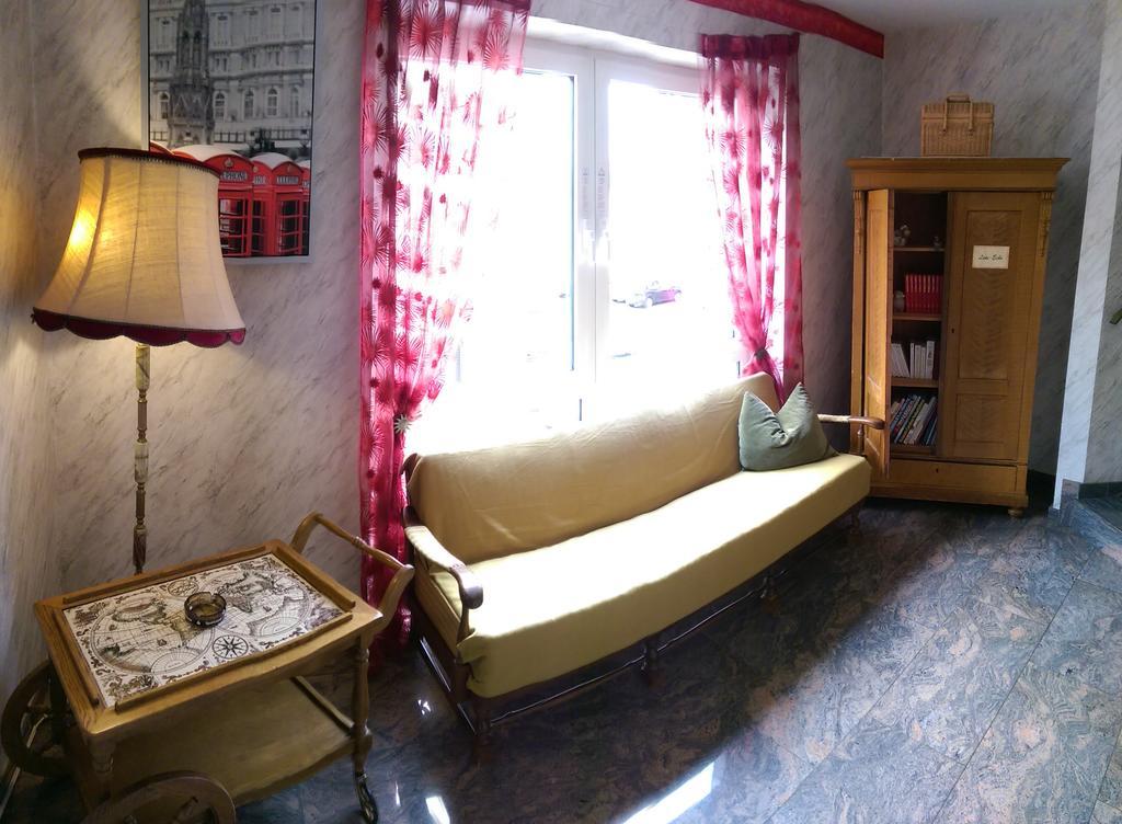 Hotel Garni Schmid ノイ・ウルム エクステリア 写真