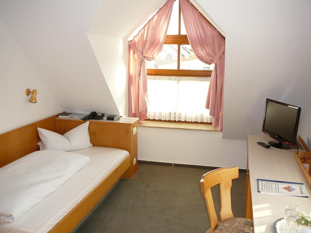 Hotel Garni Schmid ノイ・ウルム 部屋 写真