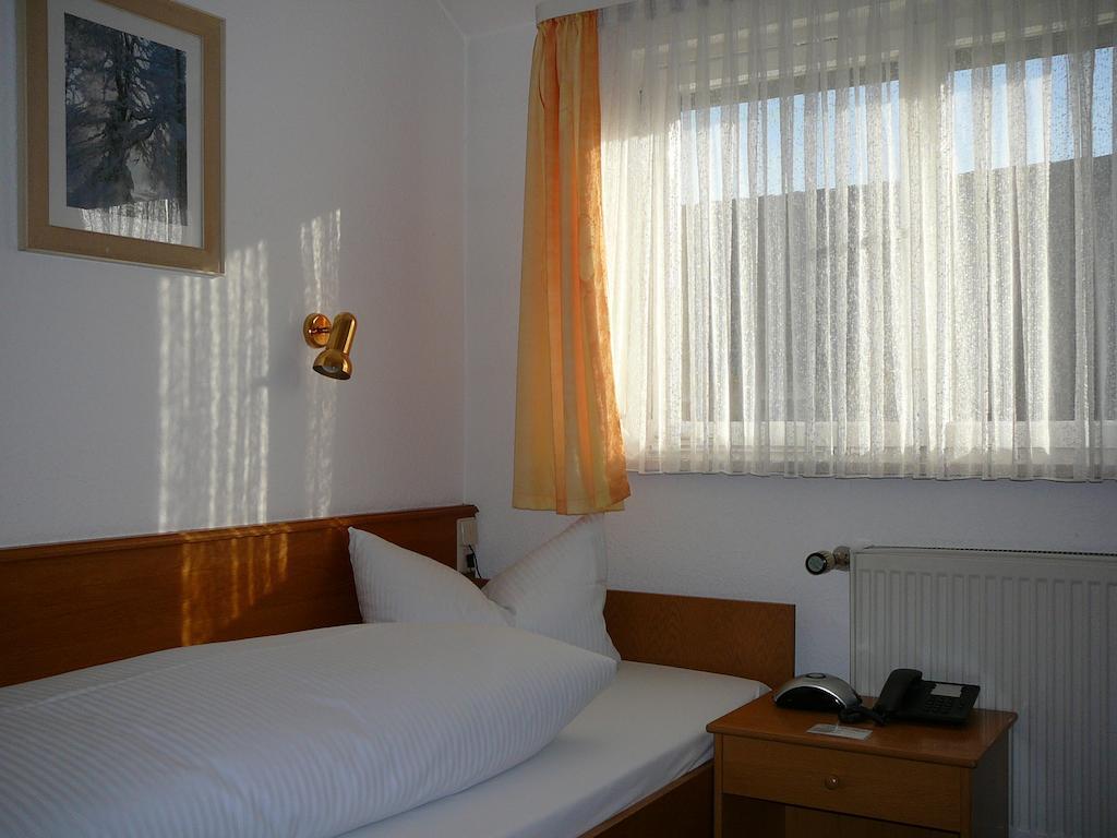 Hotel Garni Schmid ノイ・ウルム 部屋 写真